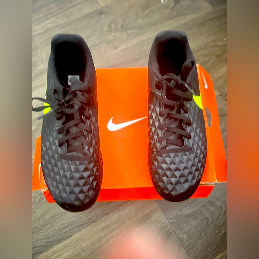 Preloved Nike Jr  Legend 8 Club
